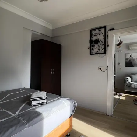 Aparthotel House *